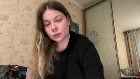 Snapshot of crave_elise chatting on October 16, 2:17 pm Elise online show from October 16, 2:17 pm