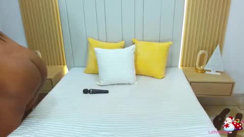 Sara online show from December 19, 1:06 pm