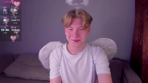 Snapshot of creamcherrystudio chatting on October 29, 4:03 am TheMikeSever online show from October 29, 4:03 am