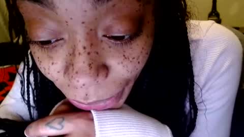 Snapshot of creamyexotica chatting on February 2, 6:47 am CreamyExotica online show from February 2, 6:47 am