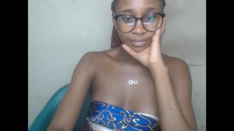 Snapshot of creamyxmuffin chatting on September 10, 3:24 pm creamyxmuffin online show from September 10, 3:24 pm