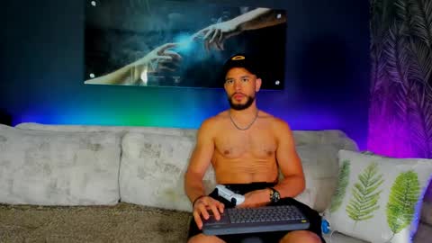 Snapshot of crhistian1_ chatting on February 1, 1:34 am CRHISTIAN online show from February 1, 1:34 am