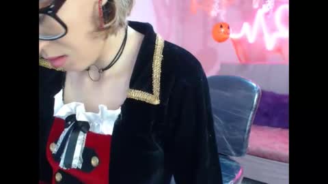 Cristal online show from October 31, 7:03 pm