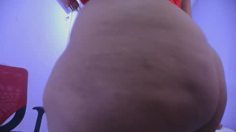 Snapshot of cristal_hott01 chatting on October 8, 9:32 pm Cristal online show from October 8, 9:32 pm