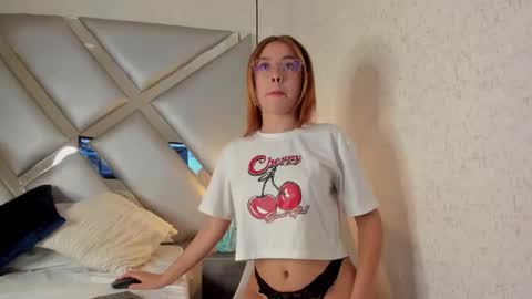 Snapshot of cristalevans_vc chatting on October 7, 8:05 pm cristalevans_vc online show from October 7, 8:05 pm