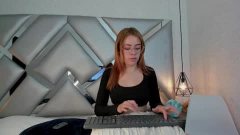 Snapshot of cristalevans_vc chatting on October 11, 8:56 pm cristalevans_vc online show from October 11, 8:56 pm