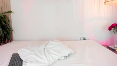 cristalfoxy_ online show from November 14, 9:05 pm