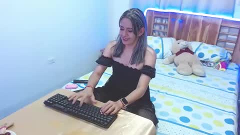 Snapshot of cristall_dulce_ chatting on December 31, 12:11 am cristall online show from December 31, 12:11 am