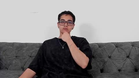 Snapshot of cristian_suarezz_ chatting on October 8, 9:43 pm cristian_suarezz_ online show from October 8, 9:43 pm