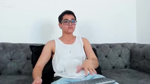 Snapshot of cristian_suarezz_ chatting on October 1, 10:19 pm cristian_suarezz_ online show from October 1, 10:19 pm