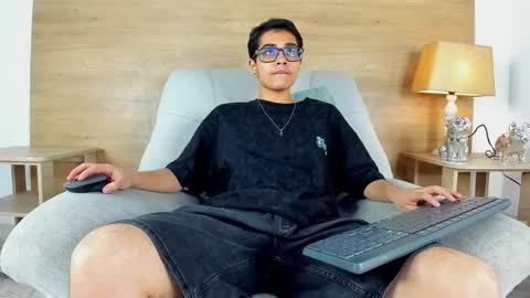 Snapshot of cristian_suarezz_ chatting on October 19, 9:41 pm cristian_suarezz_ online show from October 19, 9:41 pm