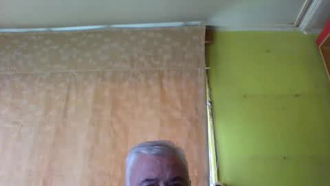 crmperez online show from November 27, 6:37 pm