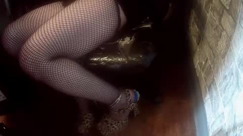 Snapshot of crossdresser_krystal chatting on October 5, 4:36 pm crossdresser krystal online show from October 5, 4:36 pm