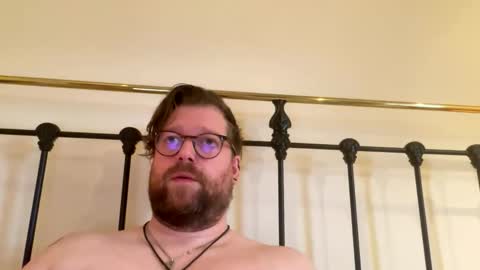 crouchendtiger online show from November 26, 11:18 am