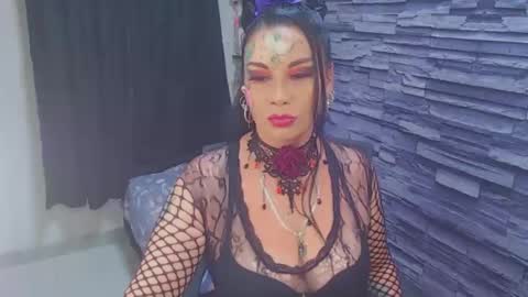 Snapshot of cruela_deviil chatting on October 17, 11:09 pm cruela_deviil online show from October 17, 11:09 pm