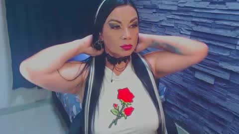 Snapshot of cruela_deviil chatting on October 8, 5:08 pm cruela_deviil online show from October 8, 5:08 pm