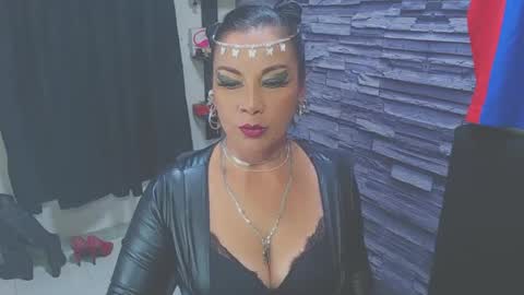 Snapshot of cruela_deviil chatting on September 12, 1:29 am cruela_deviil online show from September 12, 1:29 am