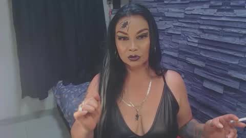 Snapshot of cruela_deviil chatting on October 16, 3:06 am cruela_deviil online show from October 16, 3:06 am