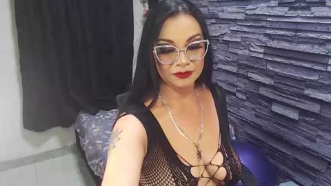 cruela_deviil online show from November 6, 1:52 am