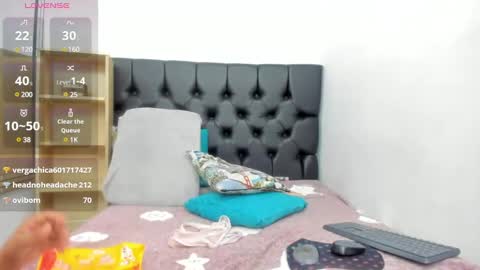 crystal_butterfly1 online show from February 28, 8:28 pm