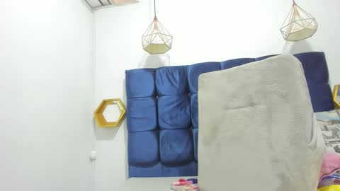 crystal_butterfly1 online show from October 18, 5:28 pm