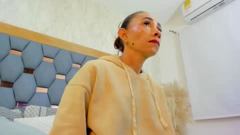 crystal_sm online show from March 24, 3:01 am