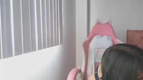 Snapshot of crystal_starx chatting on October 16, 3:33 pm Crystal Blaze online show from October 16, 3:33 pm
