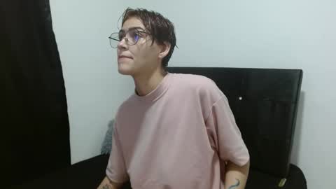 Snapshot of crystal_starx chatting on February 21, 2:50 am Crystal Blaze online show from February 21, 2:50 am