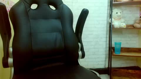 Snapshot of crystal_walls chatting on March 7, 9:48 pm I AM CRYSTAL online show from March 7, 9:48 pm