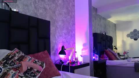 Crystal online show from March 22, 6:56 pm