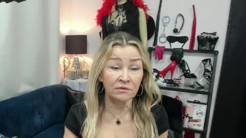 CrystalHotty online show from April 2, 5:15 am