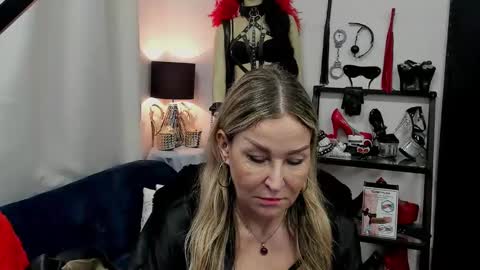 CrystalHotty online show from February 25, 9:09 am