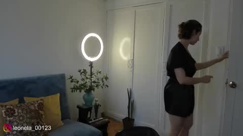 Leonela online show from January 12, 8:05 pm