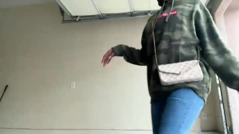 cum2charmxx online show from November 18, 5:27 pm