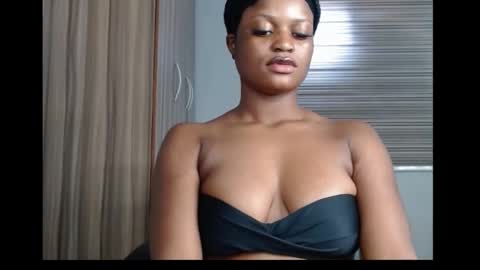 Snapshot of cum_ebony_petitxx chatting on October 6, 2:24 pm cath online show from October 6, 2:24 pm