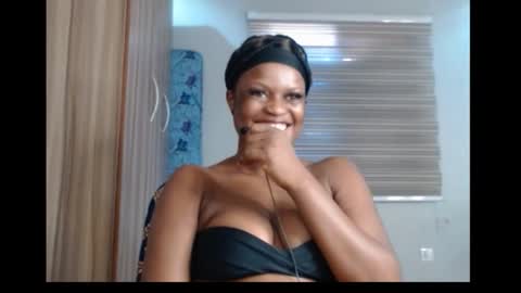 Snapshot of cum_ebony_petitxx chatting on October 13, 3:58 pm cath online show from October 13, 3:58 pm