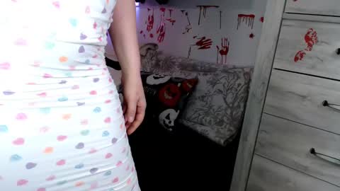 Snapshot of cumguzzlingskank chatting on September 29, 4:33 am cumguzzlingskank online show from September 29, 4:33 am