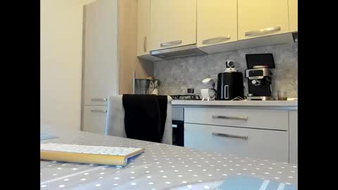 maria  alex online show from October 14, 6:49 am