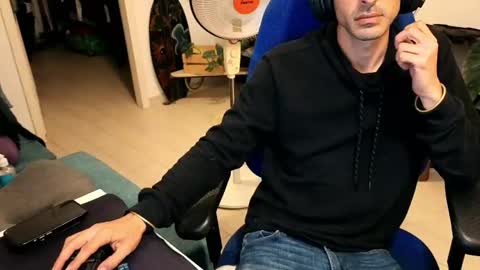 curiousgenie online show from April 24, 10:45 pm