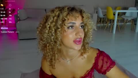 Snapshot of curlyanto chatting on October 1, 7:40 am Antonia online show from October 1, 7:40 am