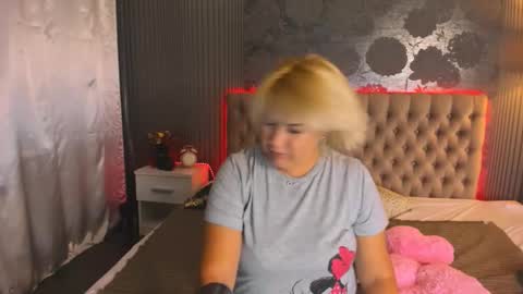 Snapshot of curlydreams chatting on September 12, 11:56 am CurlyDreams online show from September 12, 11:56 am