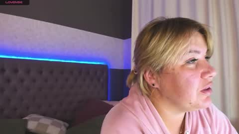 CurlyDreams online show from November 3, 8:32 pm