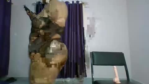 Snapshot of curvy_essie chatting on February 18, 11:33 am Essie online show from February 18, 11:33 am