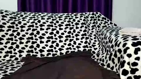 Essie online show from January 15, 1:03 am