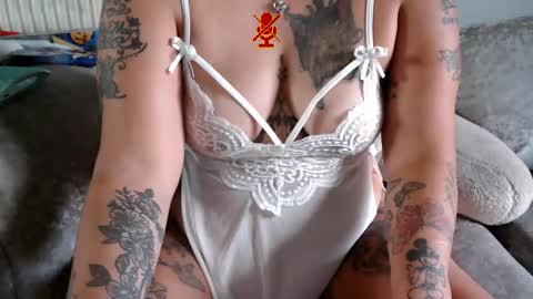 curvybbwqueen online show from September 12, 11:56 am