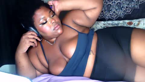 Snapshot of curvybcelinemixe chatting on October 6, 3:13 am Cline online show from October 6, 3:13 am