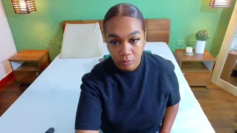 Snapshot of curvyebonyy_ chatting on February 17, 1:55 pm Danna online show from February 17, 1:55 pm