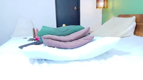 Snapshot of curvyebonyy_ chatting on February 12, 11:51 pm Danna online show from February 12, 11:51 pm