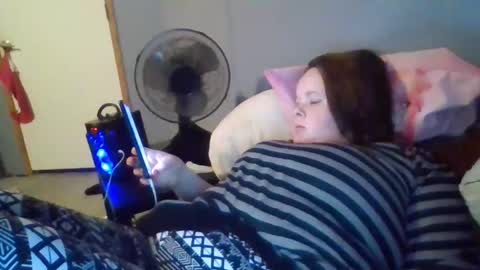 Snapshot of curvyplayday chatting on January 19, 1:43 am dahlia -kim online show from January 19, 1:43 am