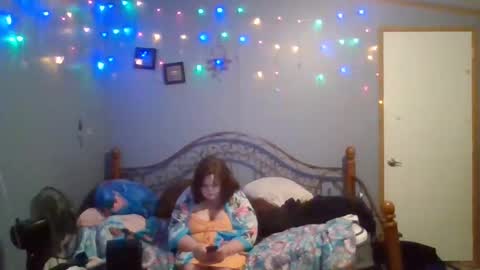 Snapshot of curvyplayday chatting on February 8, 3:08 am dahlia -kim online show from February 8, 3:08 am